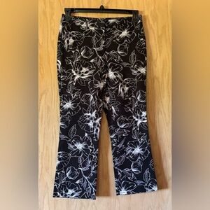 White House Black Market cropped flare pants. Size 6.